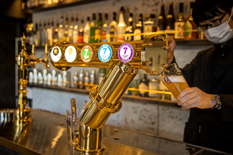 Pub & Grill 7 TAPS TAVERN